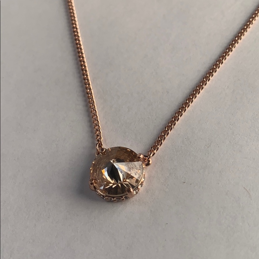 VINCE CAMUTO ROSE GOLD NECKLACE!!